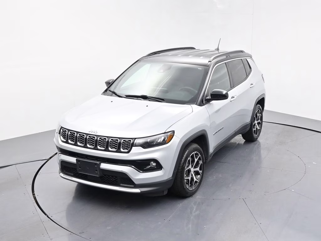 2024 Silver Zynith Metallic Clearcoat Jeep Compass Limited 4X4 SUV