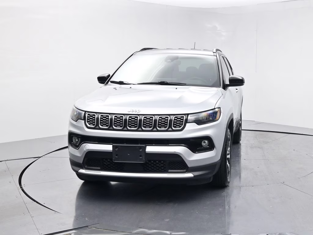 2024 Silver Zynith Metallic Clearcoat Jeep Compass Limited 4X4 SUV