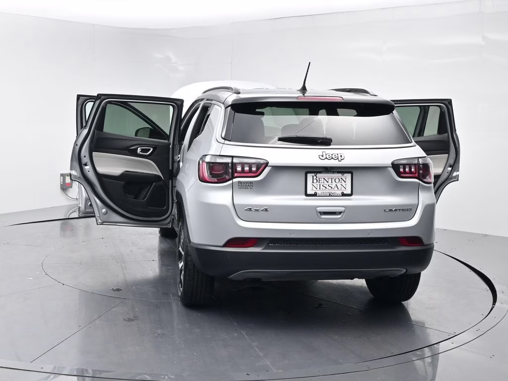 2024 Silver Zynith Metallic Clearcoat Jeep Compass Limited 4X4 SUV