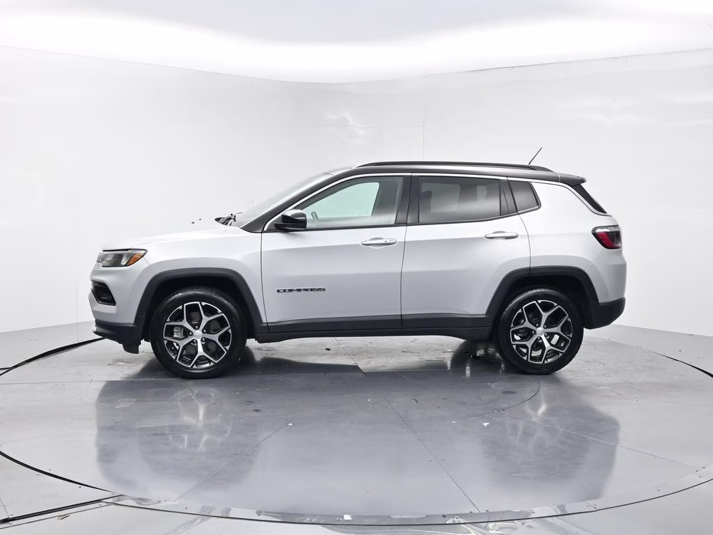 2024 Silver Zynith Metallic Clearcoat Jeep Compass Limited 4X4 SUV
