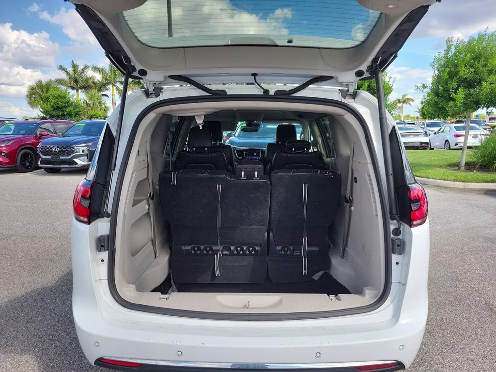 2023 Bright White Clearcoat Chrysler Pacifica Touring L FWD Van