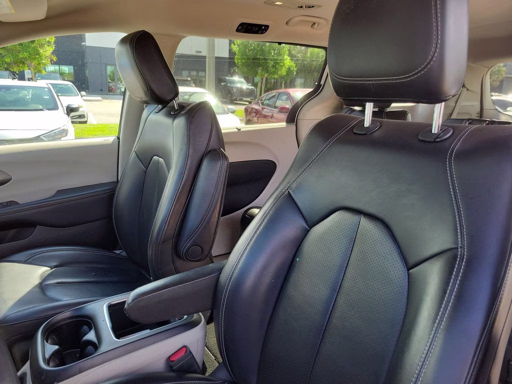 2023 Bright White Clearcoat Chrysler Pacifica Touring L FWD Van