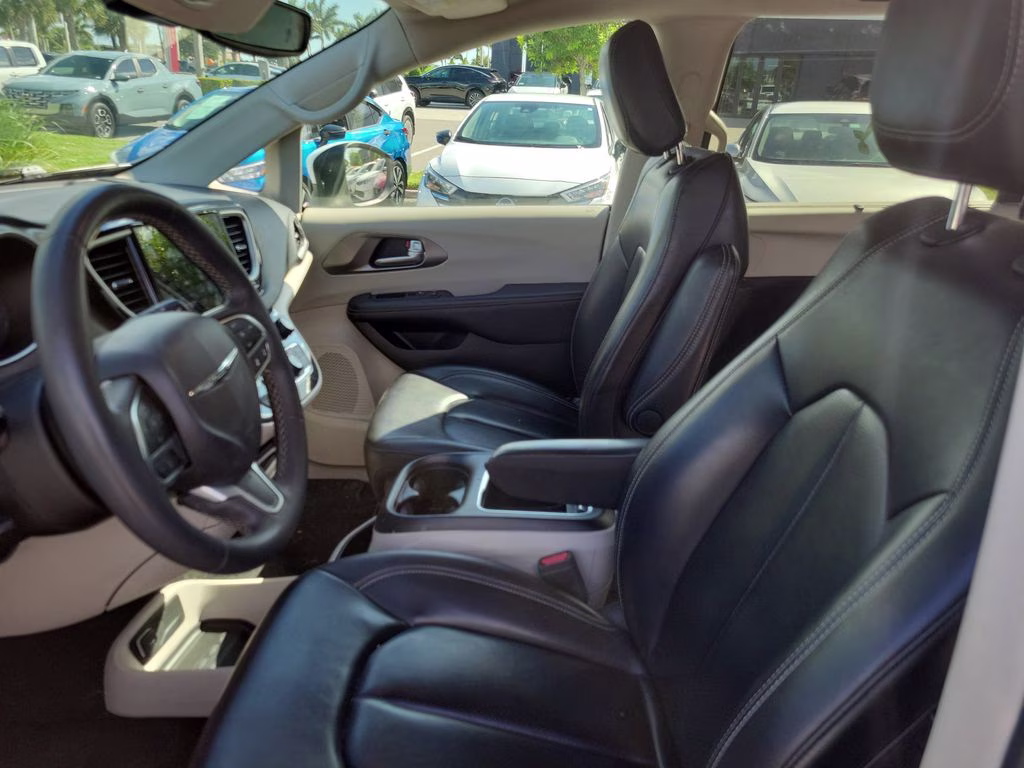 2023 Bright White Clearcoat Chrysler Pacifica Touring L FWD Van