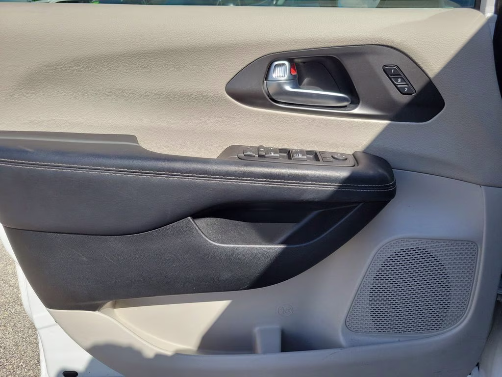 2023 Bright White Clearcoat Chrysler Pacifica Touring L FWD Van