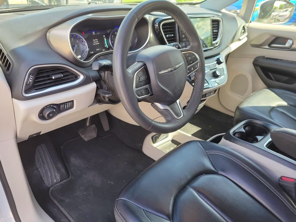 2023 Bright White Clearcoat Chrysler Pacifica Touring L FWD Van