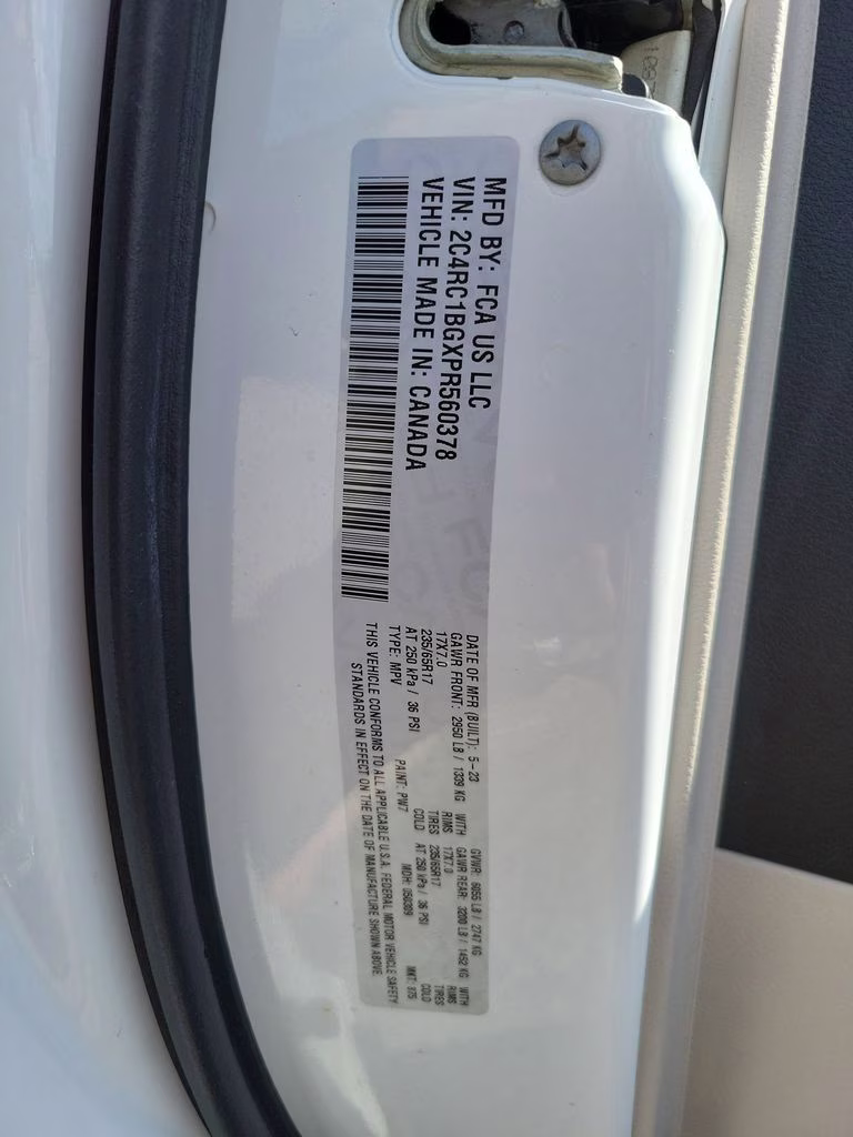 2023 Bright White Clearcoat Chrysler Pacifica Touring L FWD Van
