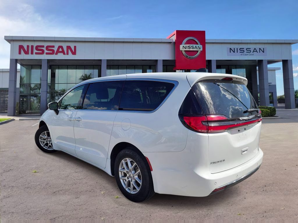 2023 Bright White Clearcoat Chrysler Pacifica Touring L FWD Van