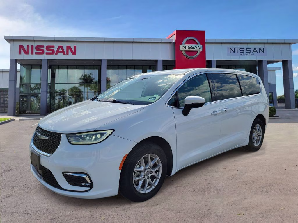 2023 Bright White Clearcoat Chrysler Pacifica Touring L FWD Van