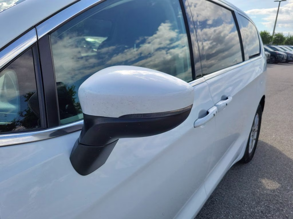 2023 Bright White Clearcoat Chrysler Pacifica Touring L FWD Van