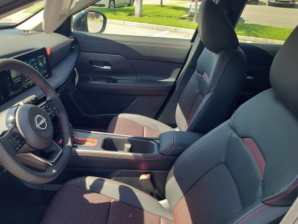 2026 Yuzu Yellow/Super Black Nissan Kicks SR FWD SUV