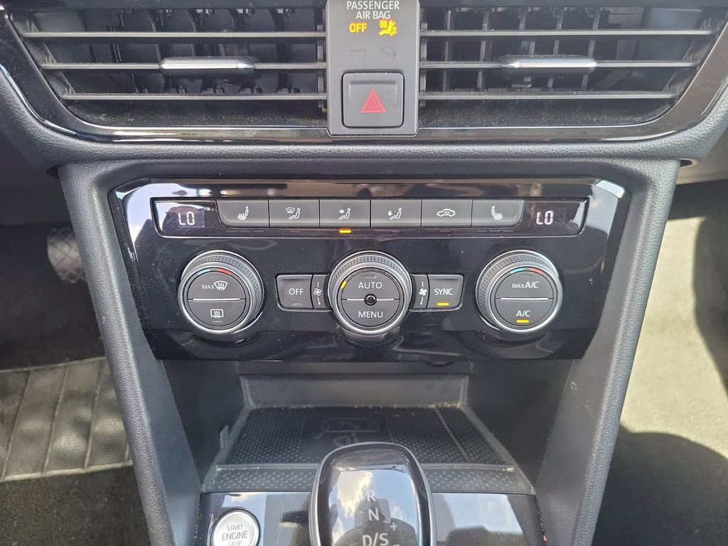 2024 Silver Volkswagen Taos 1.5T SE FWD SUV