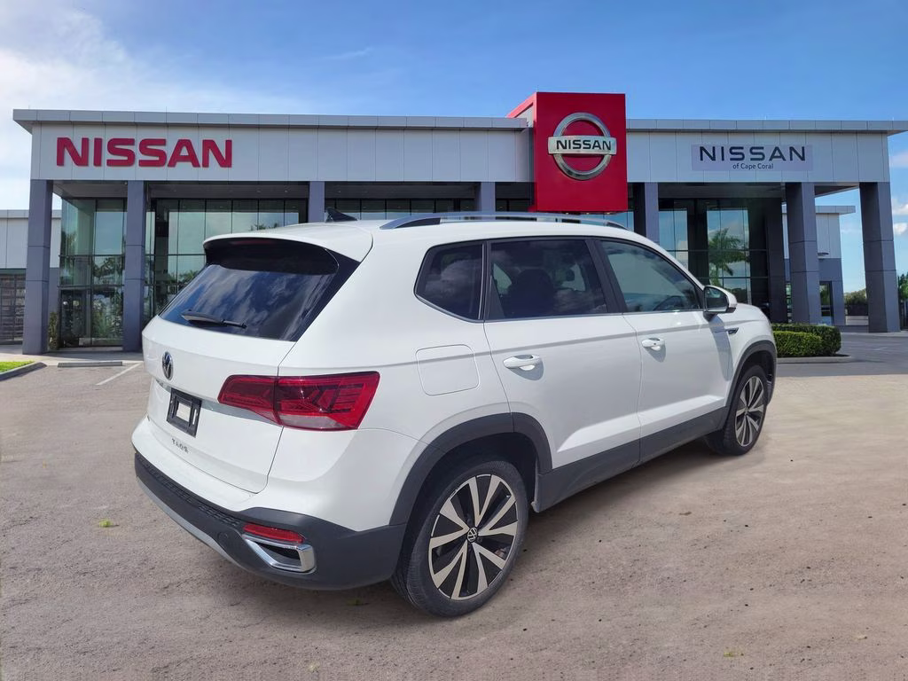 2024 Silver Volkswagen Taos 1.5T SE FWD SUV
