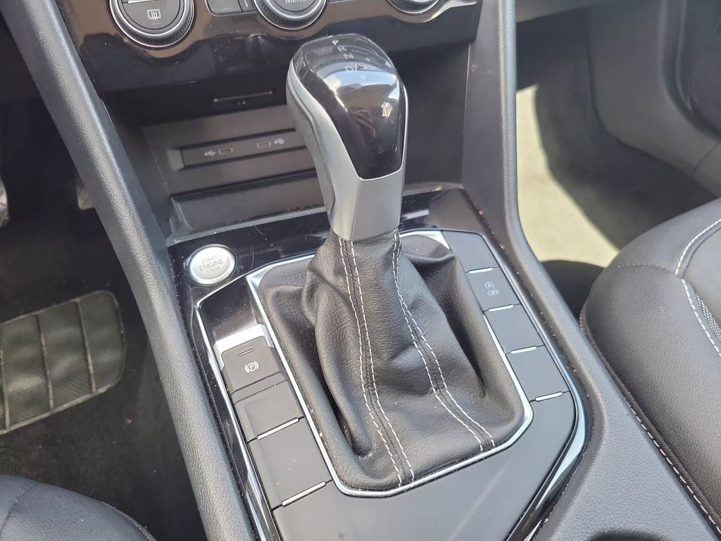 2024 Silver Volkswagen Taos 1.5T SE FWD SUV