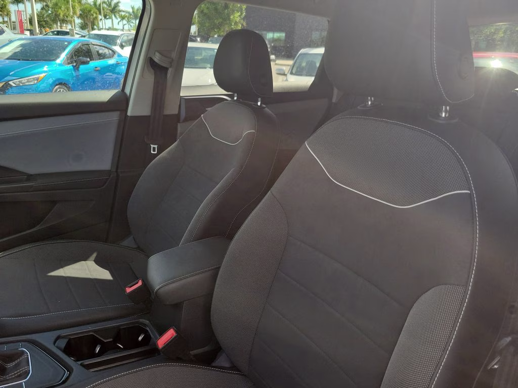 2024 Silver Volkswagen Taos 1.5T SE FWD SUV