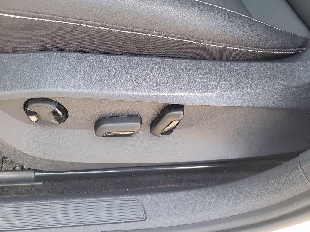 2024 Silver Volkswagen Taos 1.5T SE FWD SUV