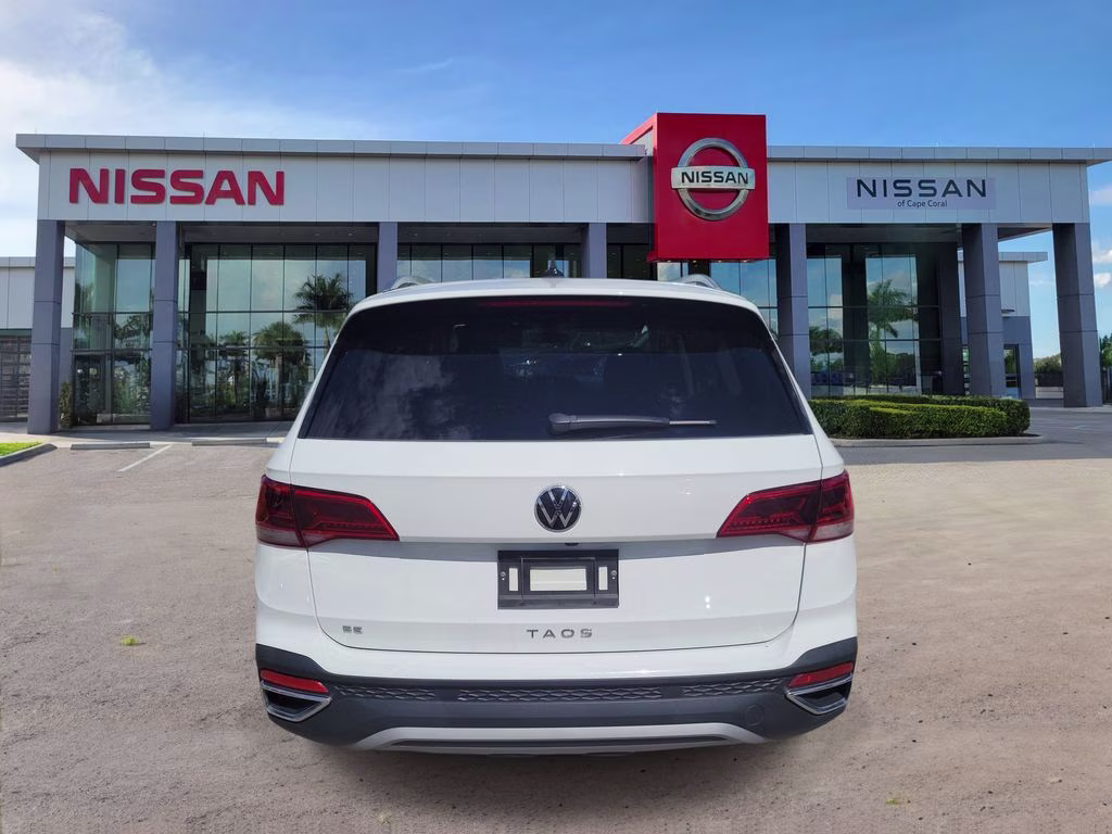 2024 Silver Volkswagen Taos 1.5T SE FWD SUV
