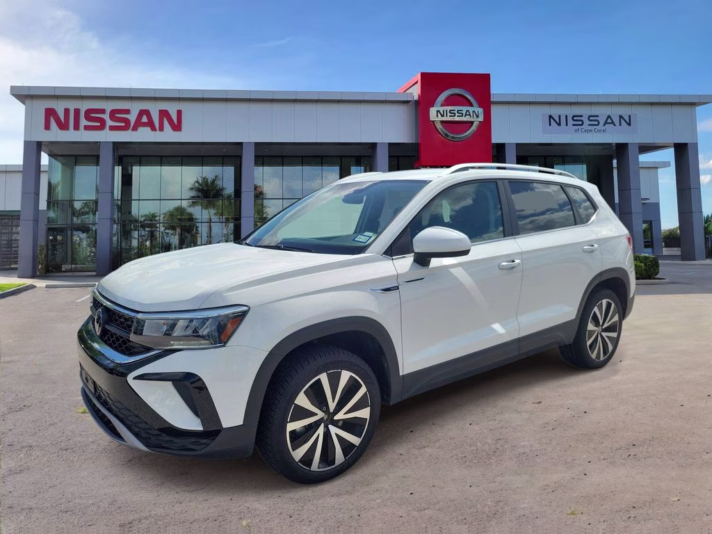 2024 Silver Volkswagen Taos 1.5T SE FWD SUV