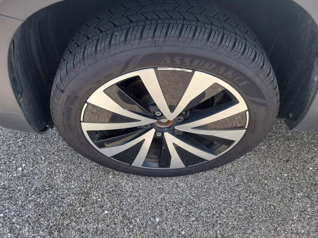2024 Silver Volkswagen Taos 1.5T SE FWD SUV