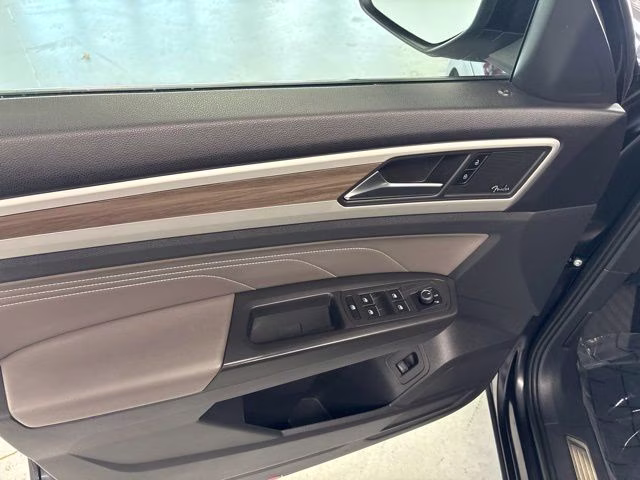 2023 Deep Black Pearl Volkswagen Atlas SEL AWD SUV