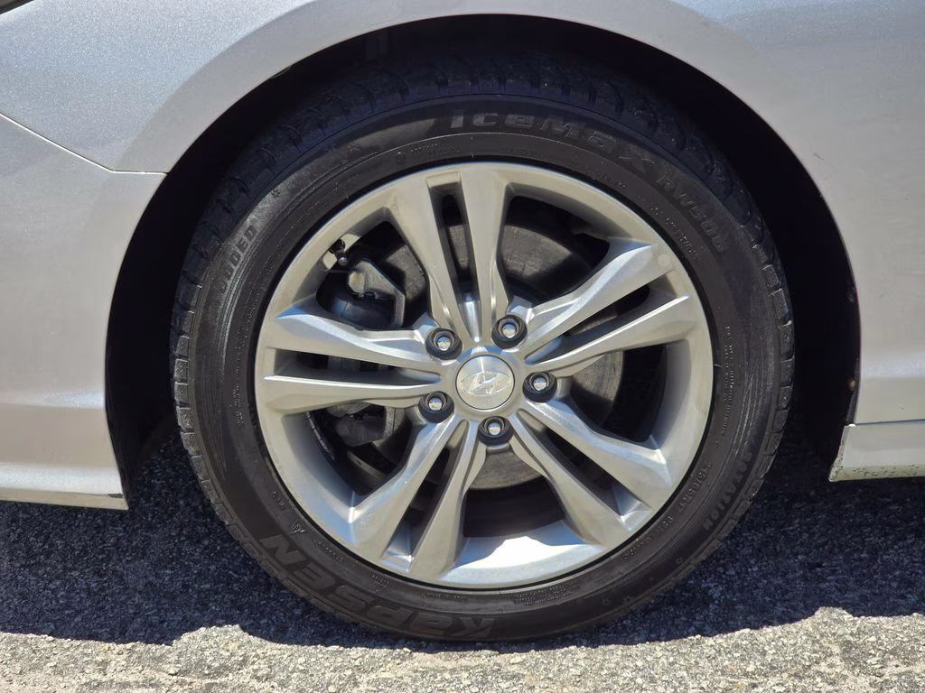 2018 Symphony Silver Hyundai Sonata SEL FWD Sedan
