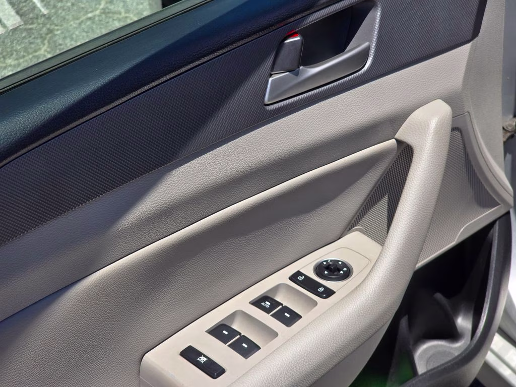 2018 Symphony Silver Hyundai Sonata SEL FWD Sedan