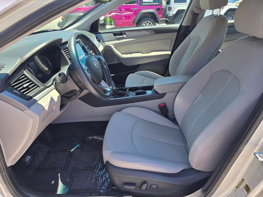2018 Symphony Silver Hyundai Sonata SEL FWD Sedan