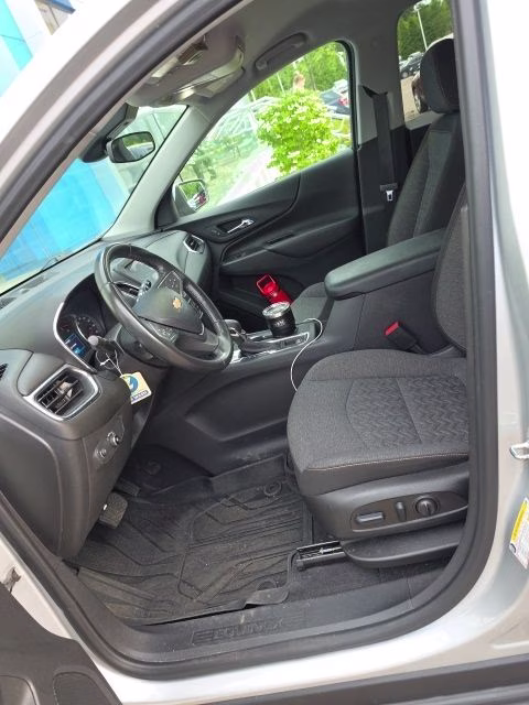 2022 Silver Ice Metallic Chevrolet Equinox LT AWD SUV