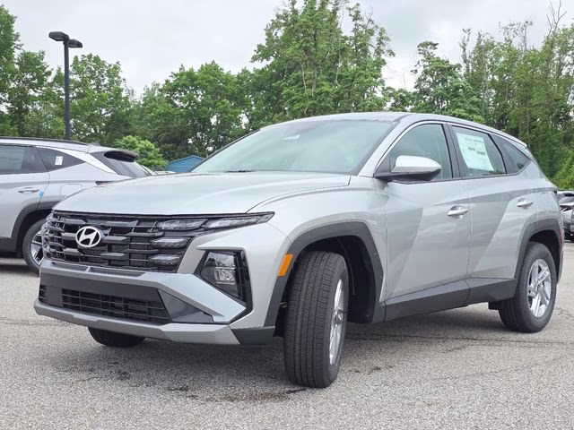 2026 Shimmering Silver Hyundai Tucson SE AWD SUV