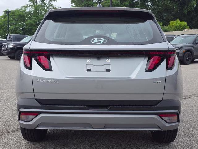 2026 Shimmering Silver Hyundai Tucson SE AWD SUV