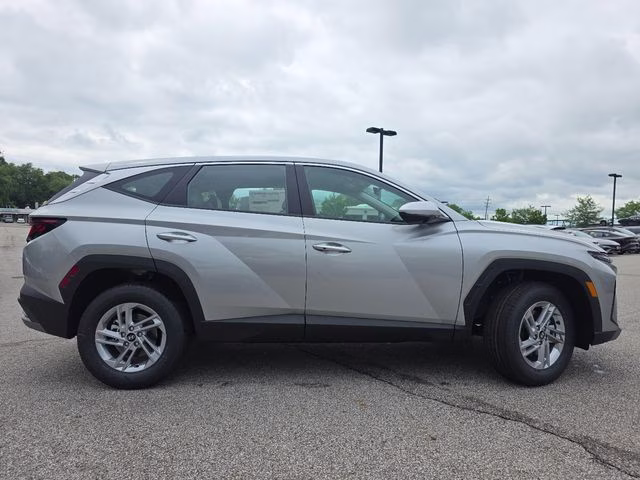 2026 Shimmering Silver Hyundai Tucson SE AWD SUV