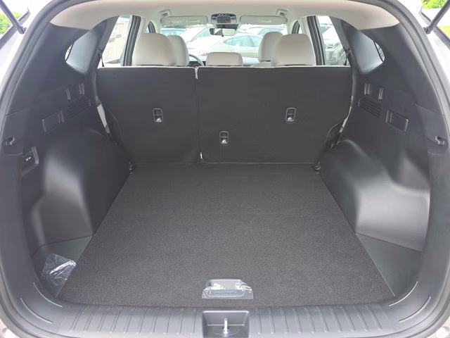 2026 Shimmering Silver Hyundai Tucson SE AWD SUV
