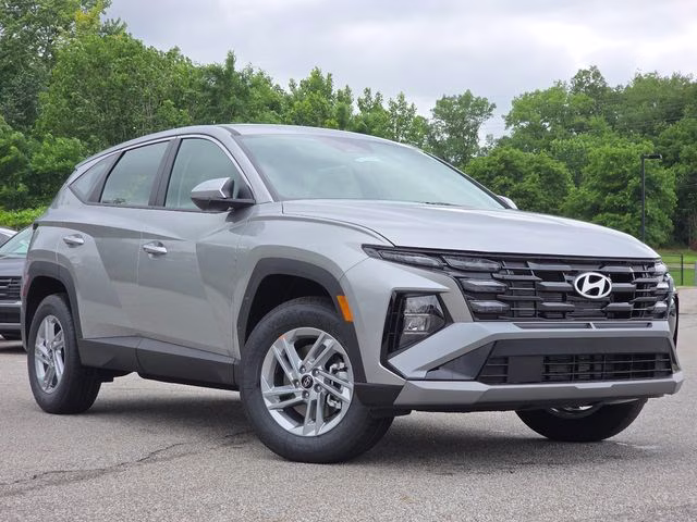2026 Shimmering Silver Hyundai Tucson SE AWD SUV