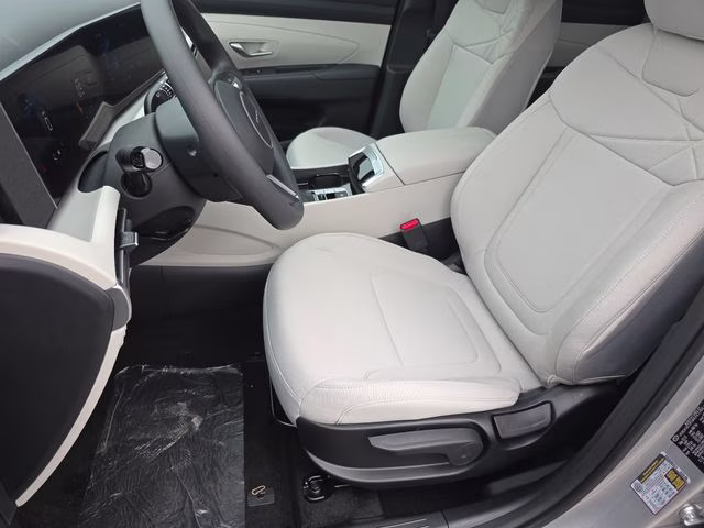 2026 Shimmering Silver Hyundai Tucson SE AWD SUV