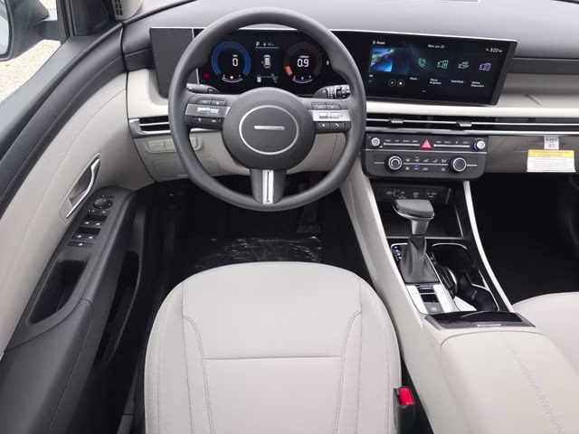 2026 Shimmering Silver Hyundai Tucson SE AWD SUV