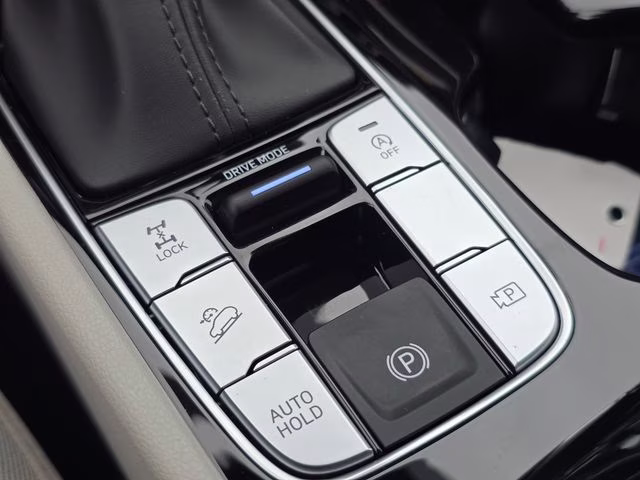 2026 Shimmering Silver Hyundai Tucson SE AWD SUV
