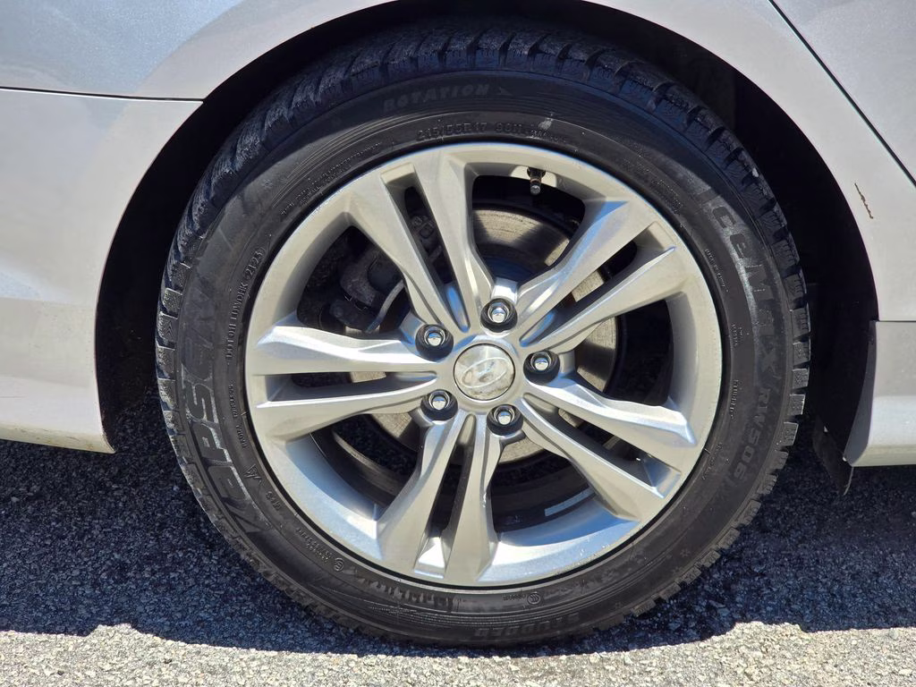 2018 Symphony Silver Hyundai Sonata SEL FWD Sedan