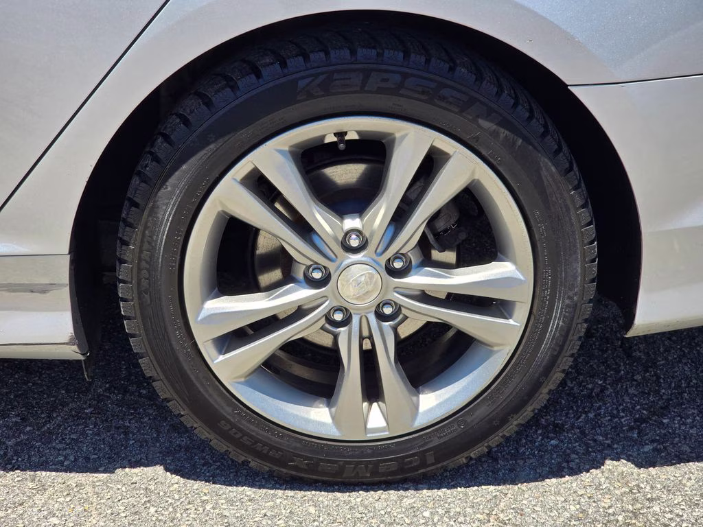 2018 Symphony Silver Hyundai Sonata SEL FWD Sedan