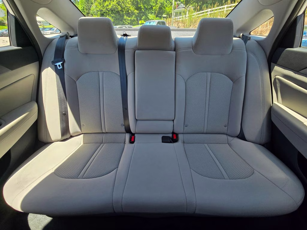 2018 Symphony Silver Hyundai Sonata SEL FWD Sedan