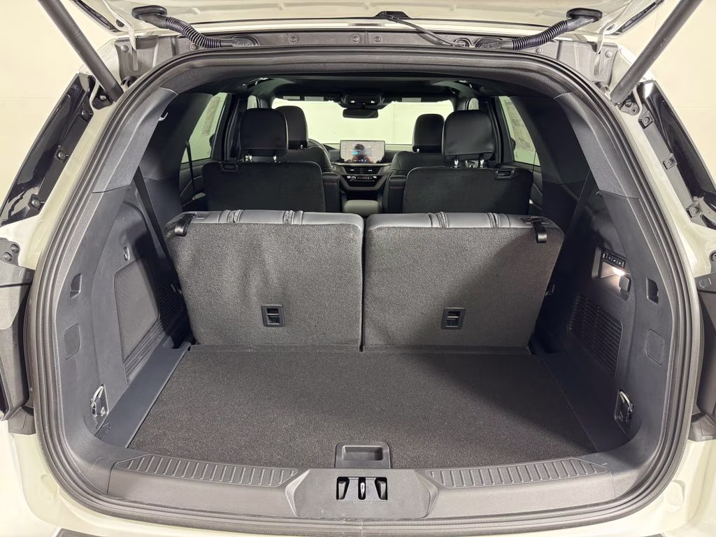 2026 Star White Metallic Tri-Coat Ford Explorer ST 4X4 SUV