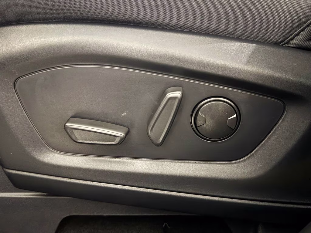 2026 Space White Metallic Ford Explorer Active RWD SUV
