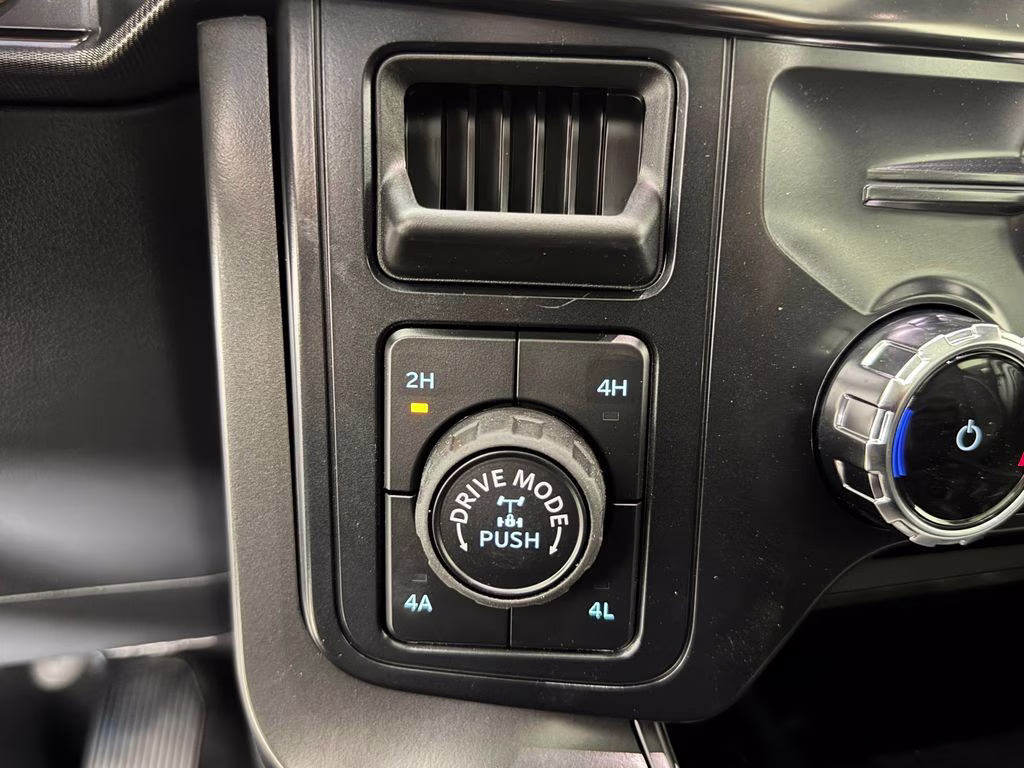 2026 Avalanche Ford F-150 Lariat 4X4 Truck