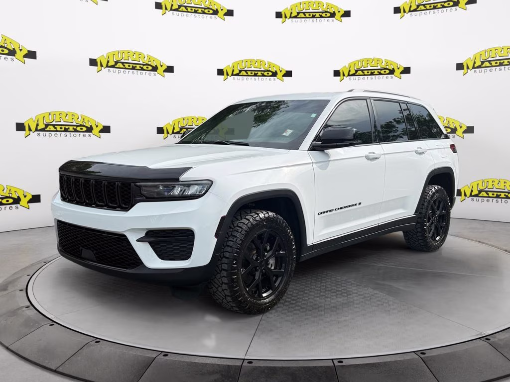 2025 Bright White Clearcoat Jeep Grand Cherokee Altitude X RWD SUV