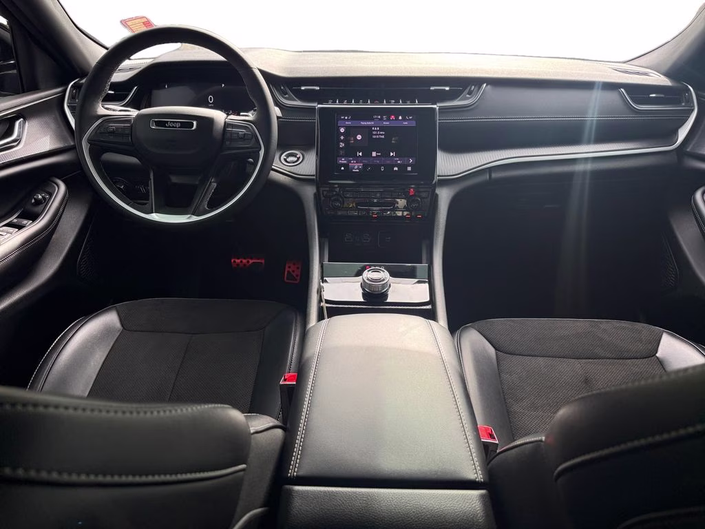 2025 Bright White Clearcoat Jeep Grand Cherokee Altitude X RWD SUV