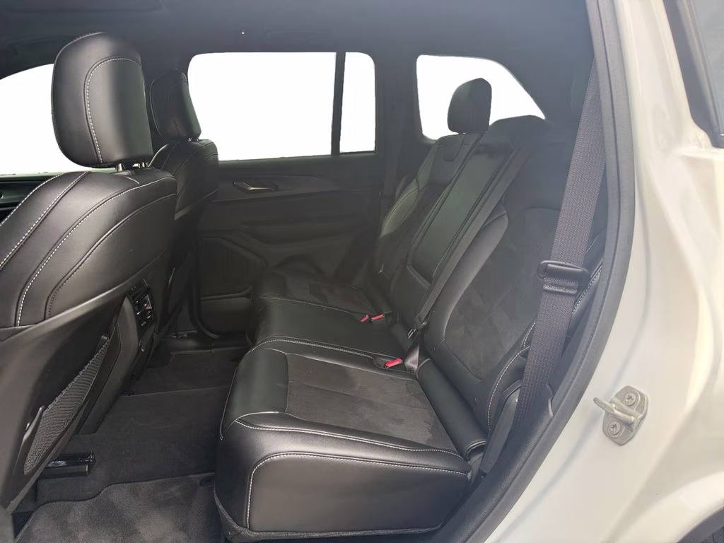 2025 Bright White Clearcoat Jeep Grand Cherokee Altitude X RWD SUV