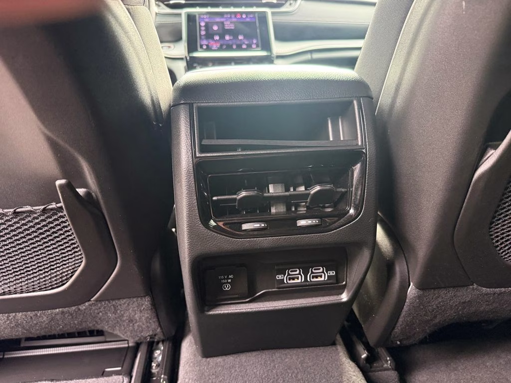 2025 Bright White Clearcoat Jeep Grand Cherokee Altitude X RWD SUV