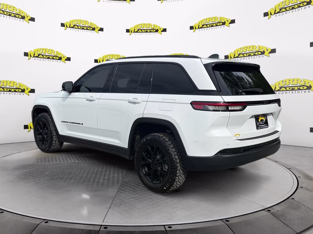 2025 Bright White Clearcoat Jeep Grand Cherokee Altitude X RWD SUV