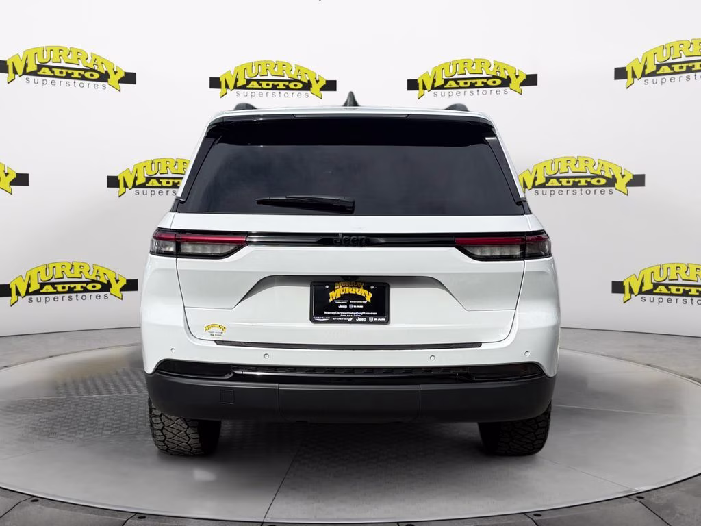 2025 Bright White Clearcoat Jeep Grand Cherokee Altitude X RWD SUV