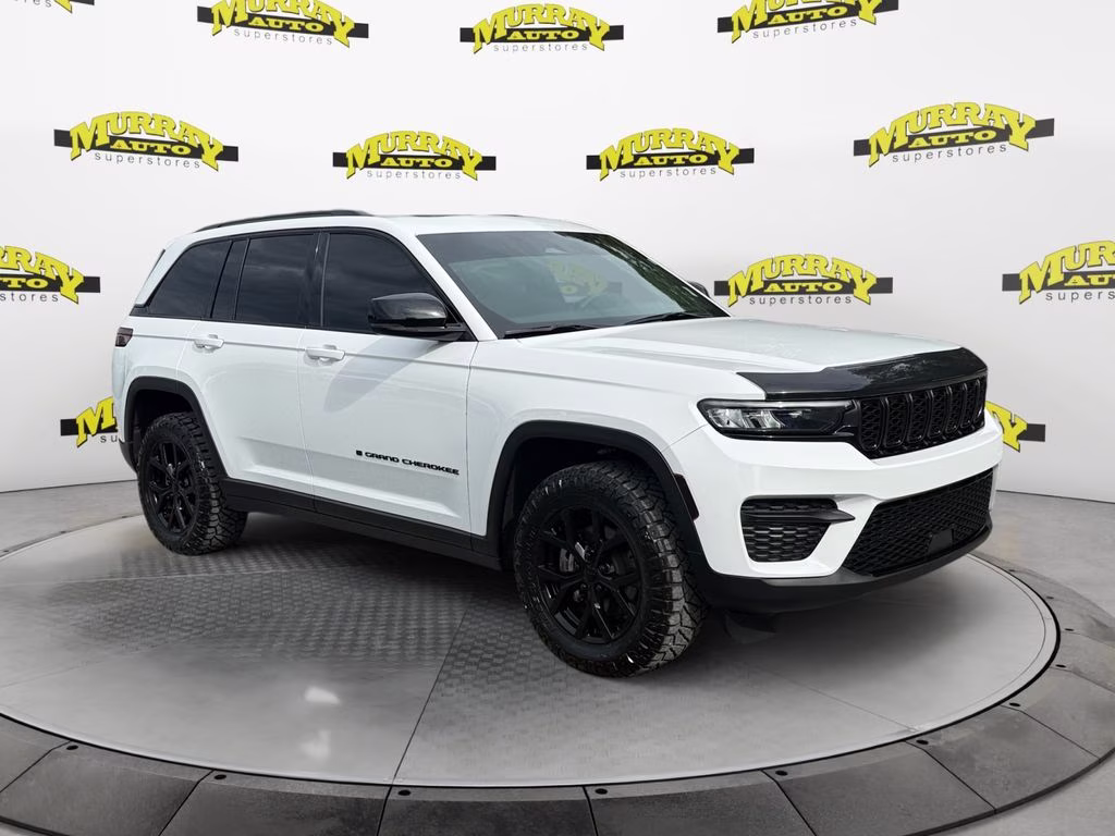 2025 Bright White Clearcoat Jeep Grand Cherokee Altitude X RWD SUV