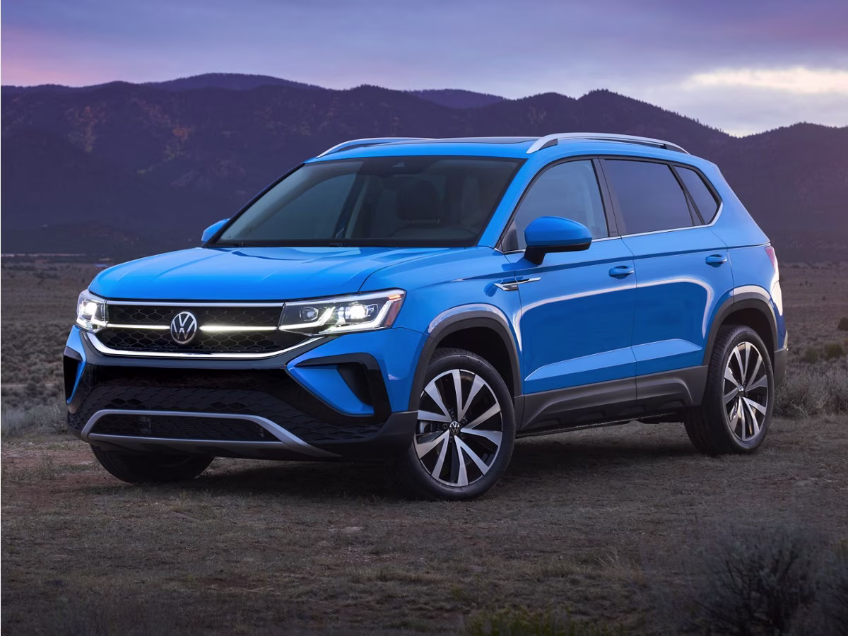 2024 Silver Volkswagen Taos 1.5T SE FWD SUV