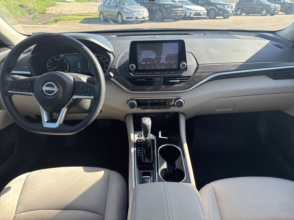 2023 Garnet Pearl Metallic Nissan Altima 2.5 SV AWD Sedan